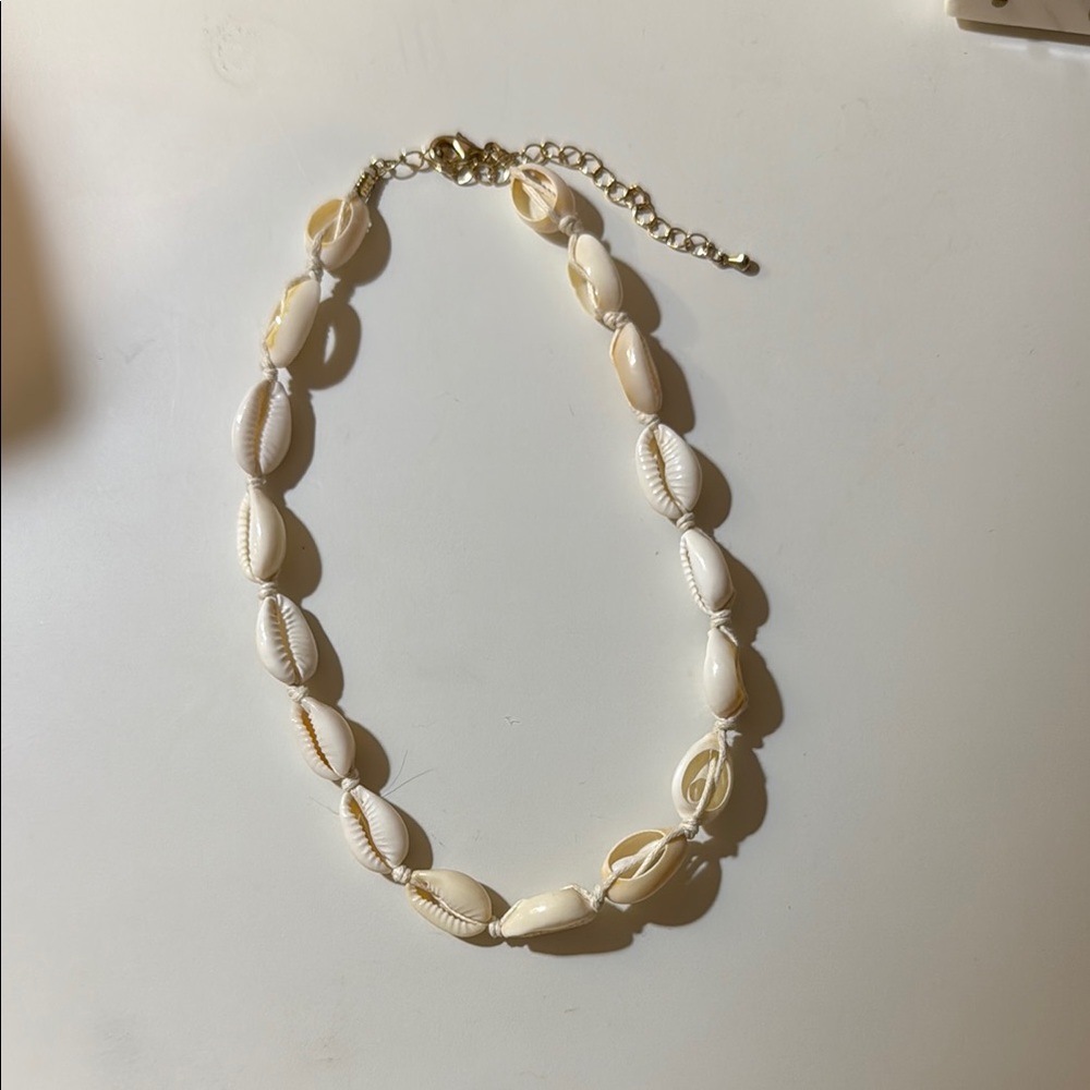 Elegant Cream Shell Necklace